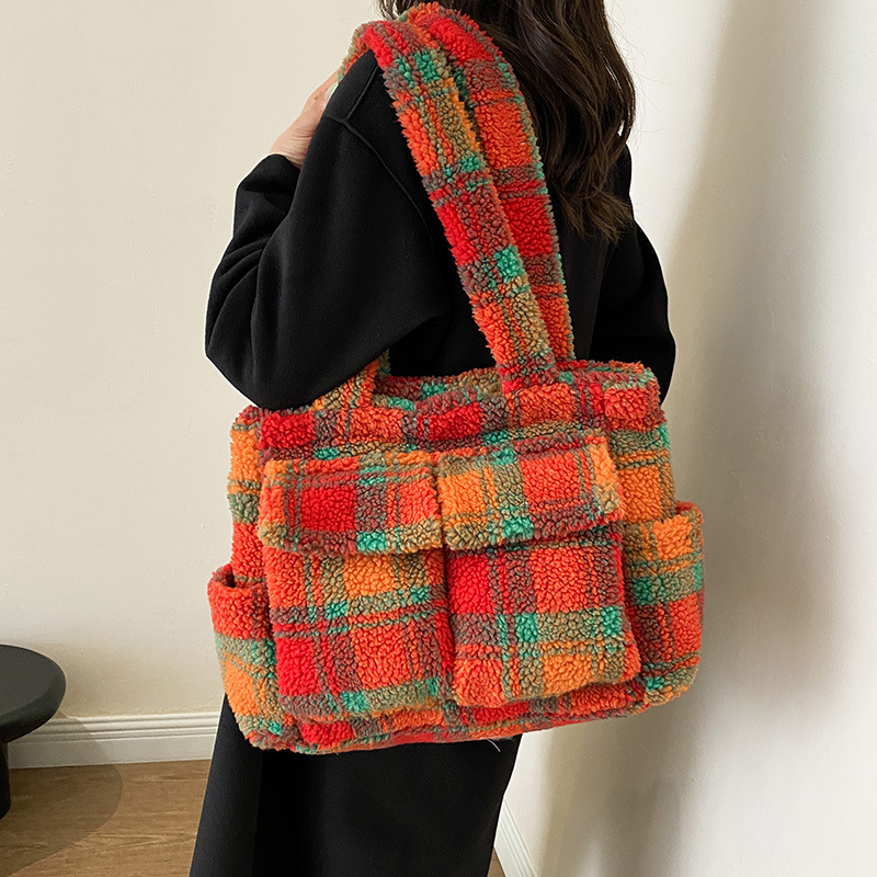 Women Handheld Bags - Sacs fourre-tout en polaire d'agneau pour