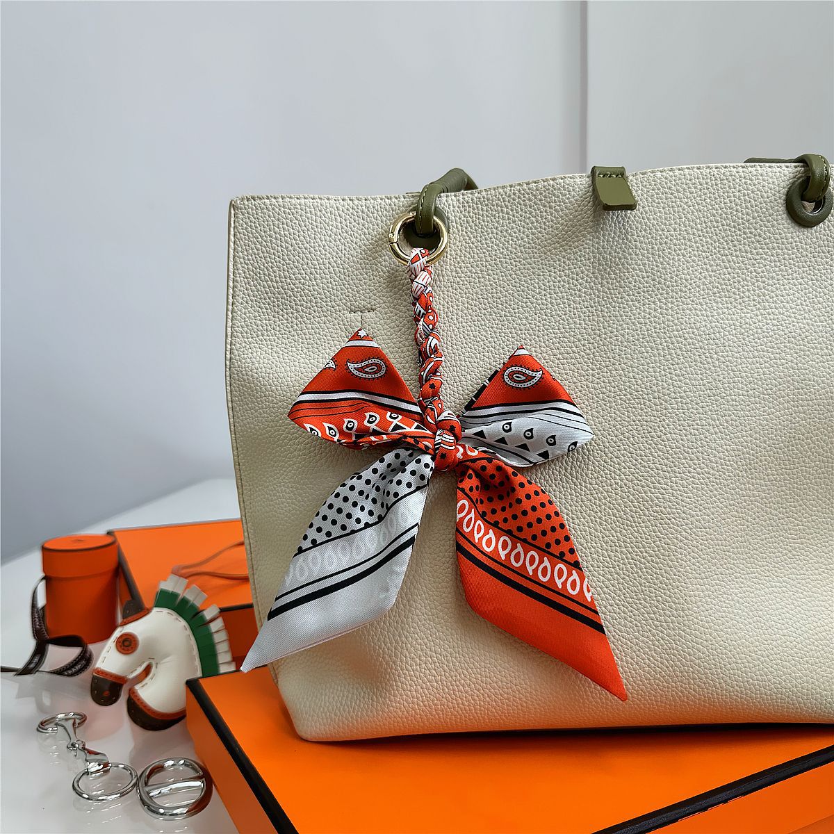 Élégant porte-clés nœud en soi - Women Bags Ysl avis et prix