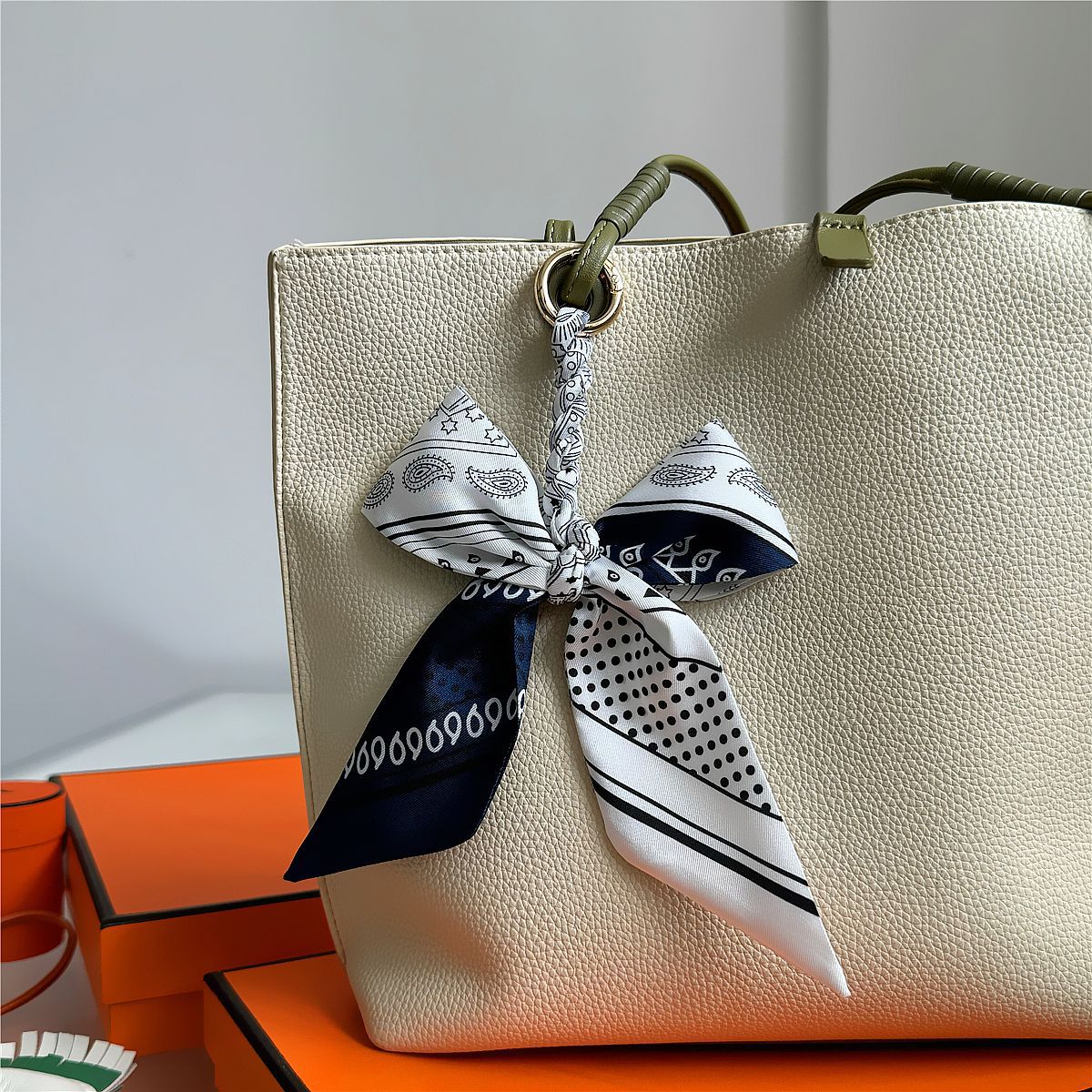 Élégant porte-clés nœud en soi - Women Bags Ysl avis et prix