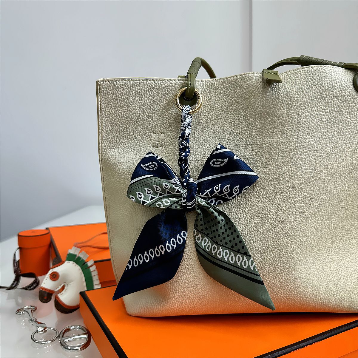 Élégant porte-clés nœud en soi - Women Bags Ysl avis et prix